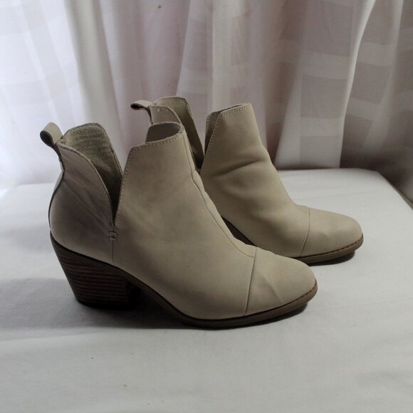 TOMS Everly Cutout Nubuck Leather Booties in Sand, 8 - Picture 1 of 9